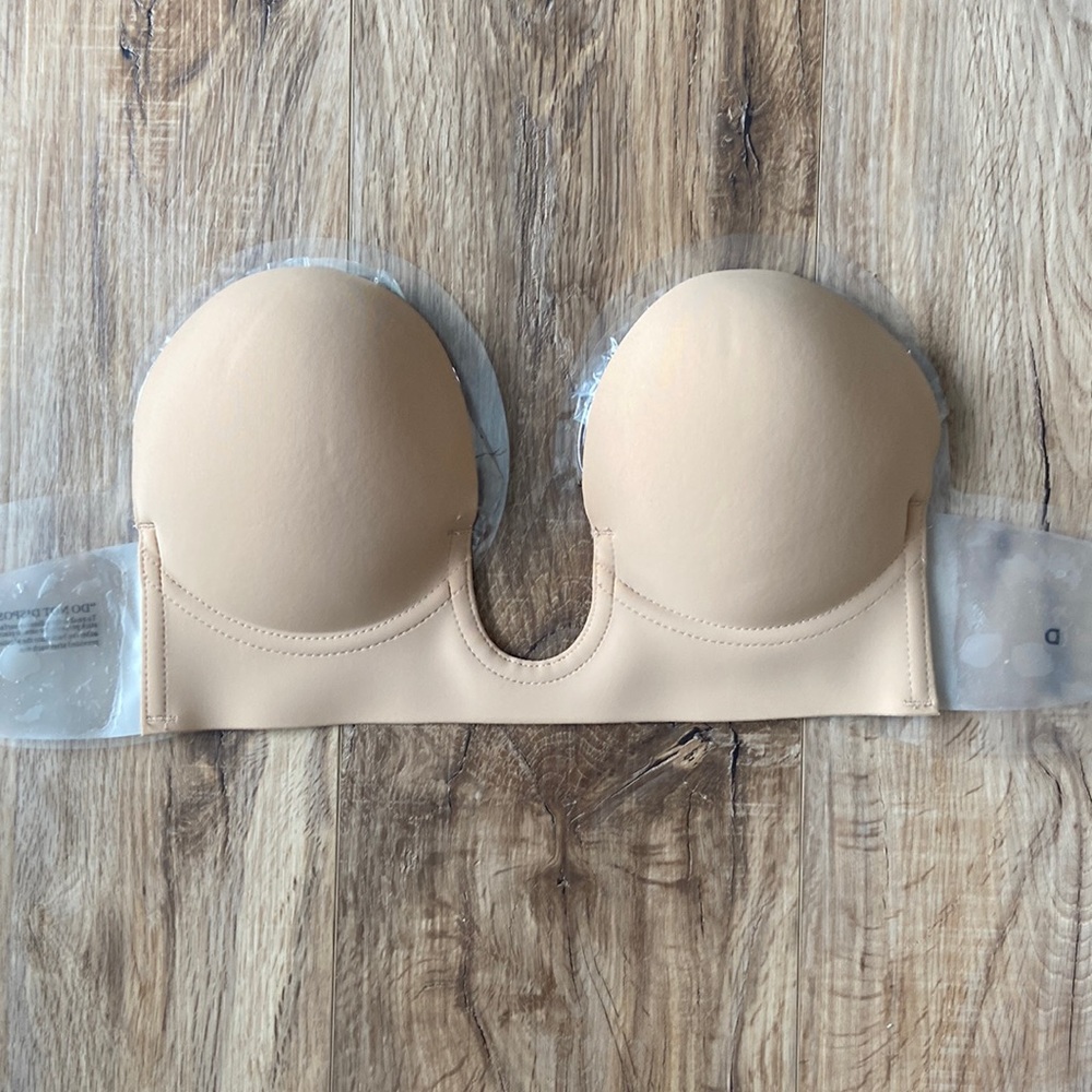 D Victoria Secret staples, backless, deep v bra. New